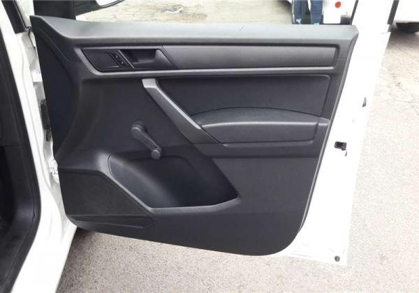 2018 VW Caddy crew bus