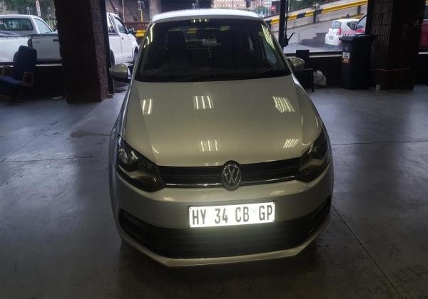 CLEAN VW POLO VIVO PETROL TRENDLINE WITH CLOTH MATERIAL SIT