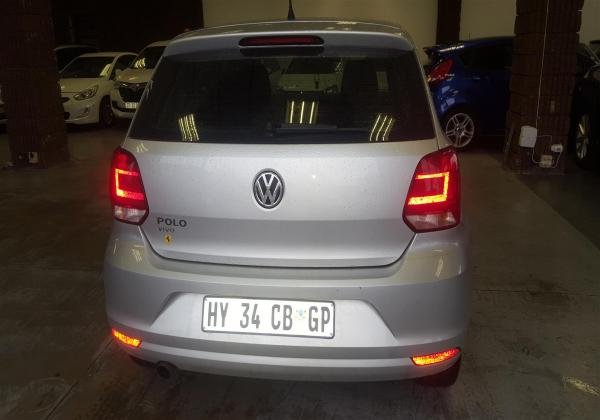 CLEAN VW POLO VIVO PETROL TRENDLINE WITH CLOTH MATERIAL SIT