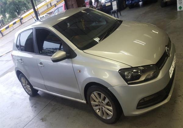 CLEAN VW POLO VIVO PETROL TRENDLINE WITH CLOTH MATERIAL SIT