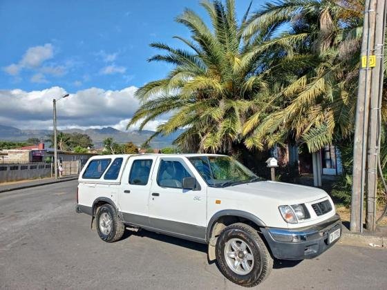 R835 Per Month : 2000 Nissan Hardbody 2.4i