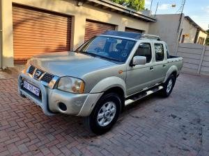 R1125 Per Month : 2008 Nissan Hardbody D/C 2.4i