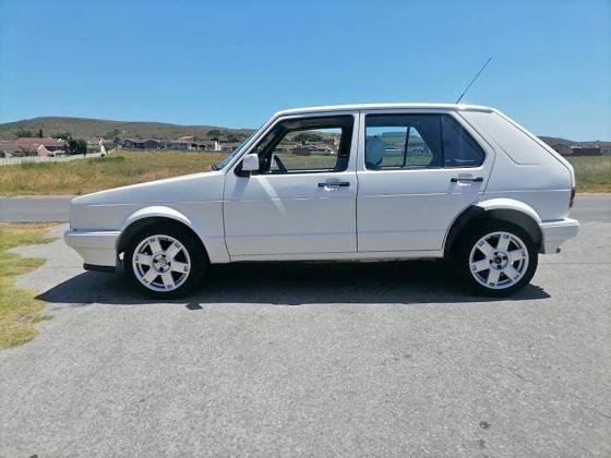 R608 Per Month : 2005 VW CITI GOLF 1.6i